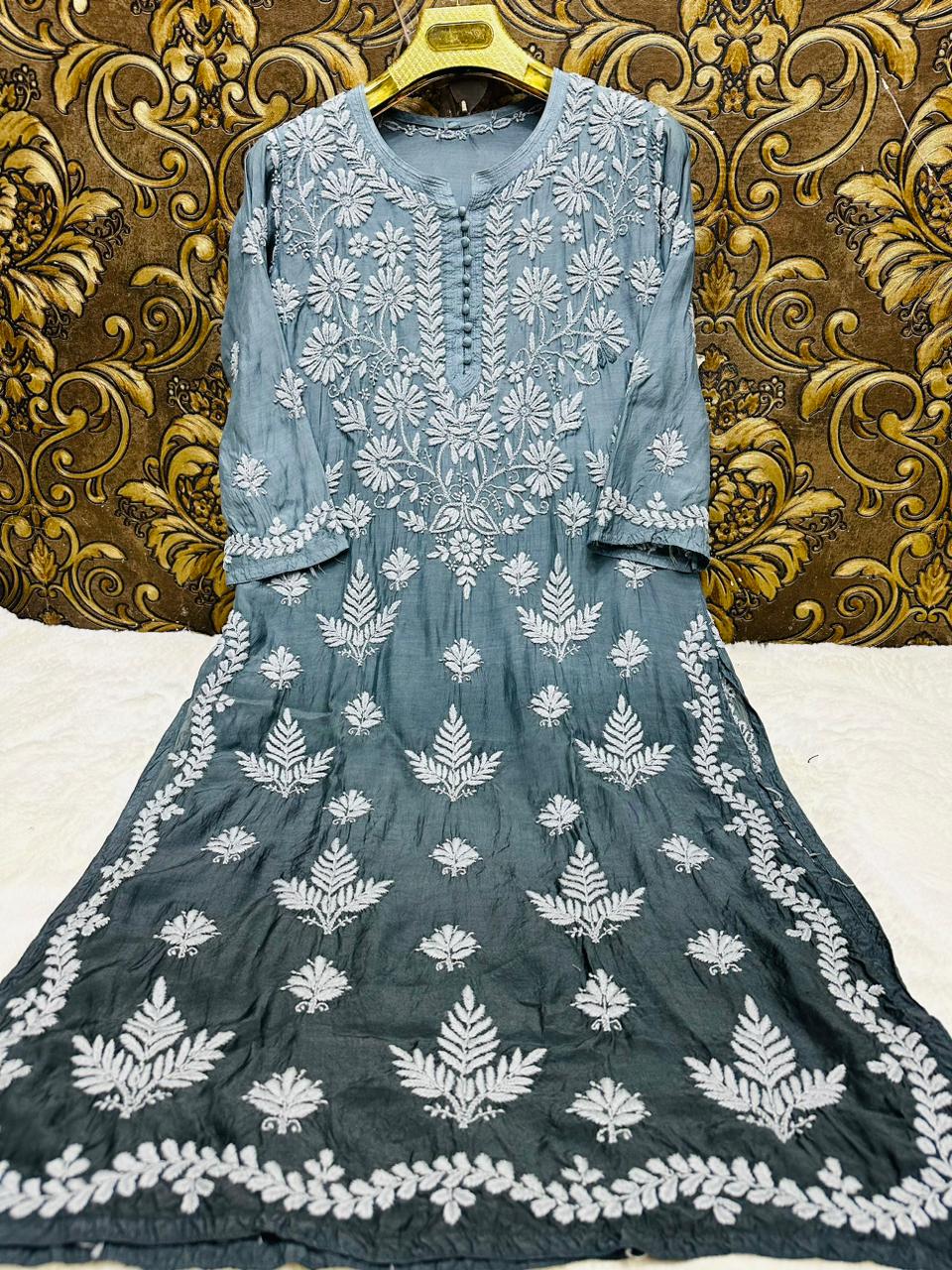 Muslin kurta with 3D chikankari