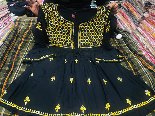 Rayon short top colored thread